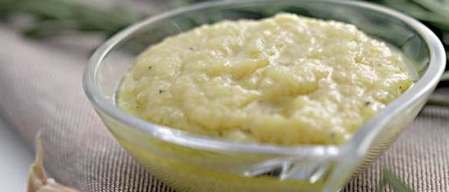 Песто из чеснока с розмарином