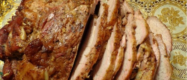 Свинина, запеченная с чесноком