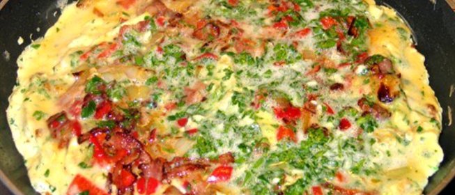 Баскский омлет с обжаренными перчиками