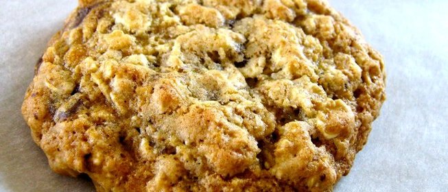 Овсяное печенье с фруктами и орехами