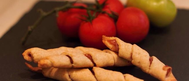 Печенье с начинкой из сыровяленого мяса.