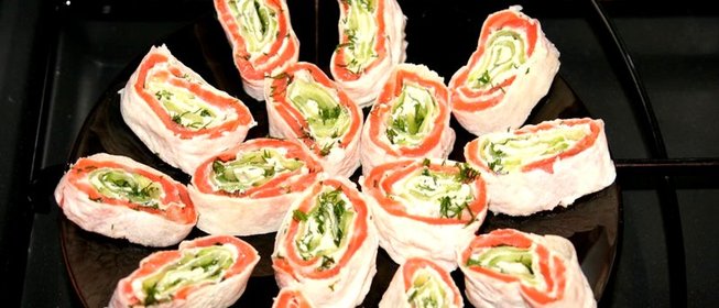 Лаваш с рыбой и огурцом