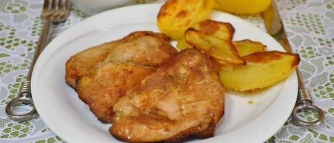 Свинина, запеченная с картофелем