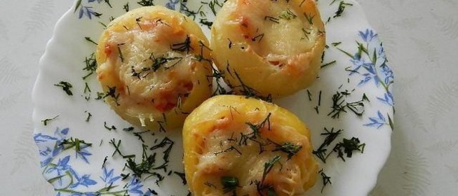 Картофель фаршированный ветчиной и сыром