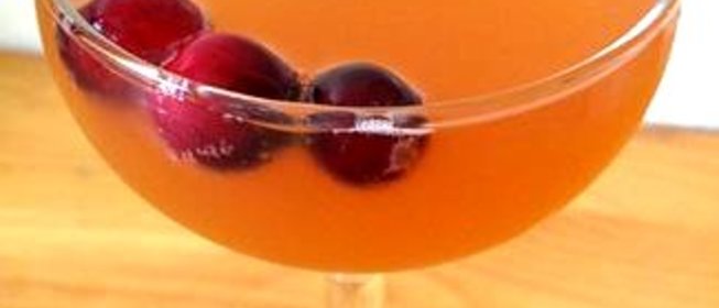 Простой коктейль с клюквой