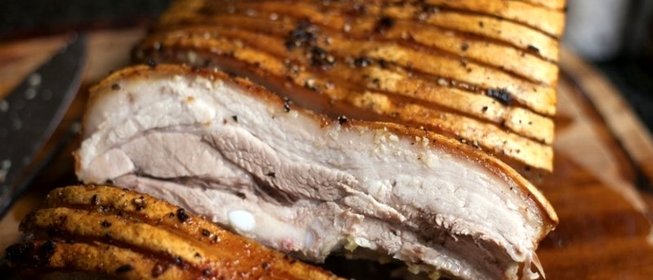 Свинина запеченная с чесноком