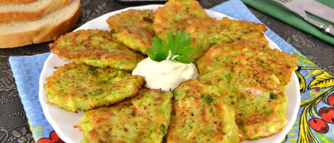 Кабачковые оладьи с морковью и брынзой