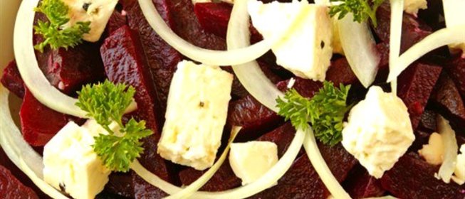 Жареная свекла с карамелизованным луком и фетой