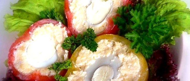 Перец, фаршированный сыром и яйцом