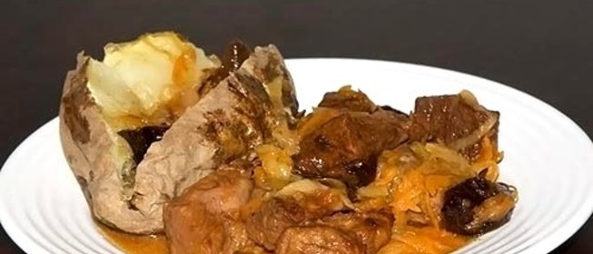 Тушеная свинина на сковороде