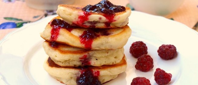 Оладьи без яиц с малиной