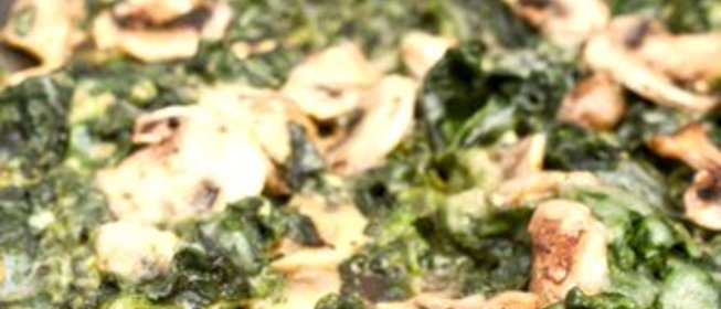 Сливочный шпинат с грибами и пармезаном