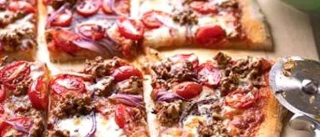 Пицца с говядиной и помидорами