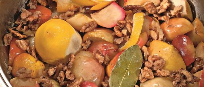 Яблочное варенье с грецкими орехами