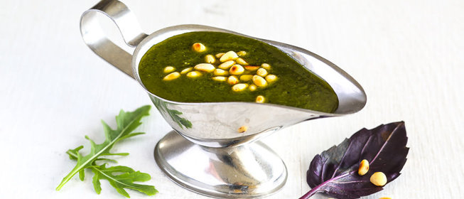 Песто из рукколы и фиолетового базилика