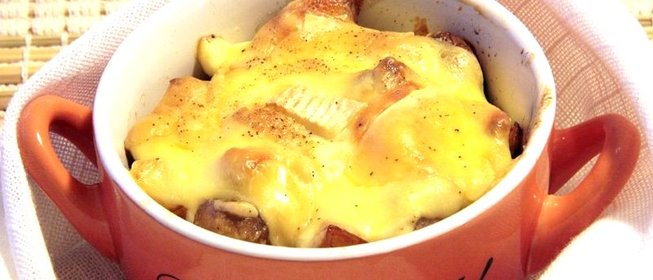 Свинина с грибами в горшочках