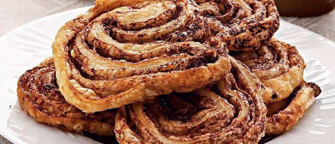 «Улитки» из шоколадного слоеного теста