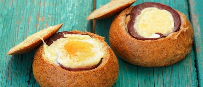 Блинный пирог с сыром и помидорами