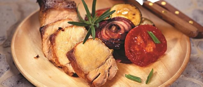 Маринованная свинина с овощами-гриль