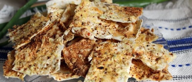 Чипсы из лаваша со сметаной и сыром