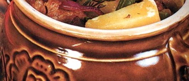 Свинина с овощами в горшочках