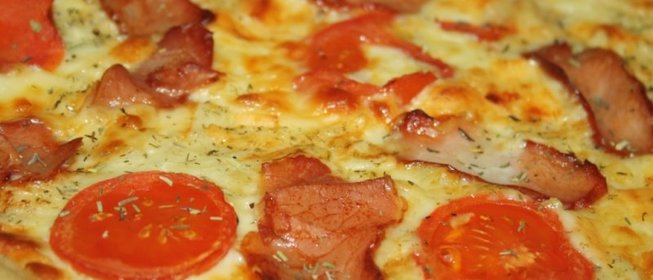 Пицца с вяленым свиным окороком