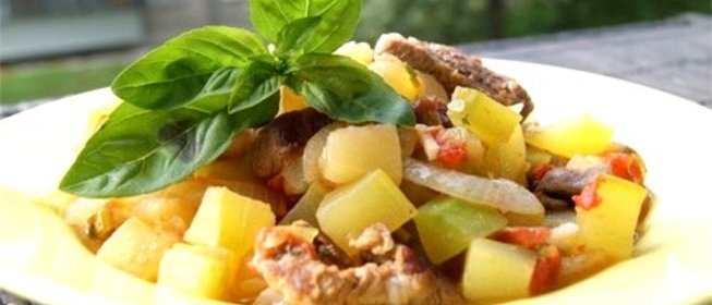 Мясное рагу с кабачками