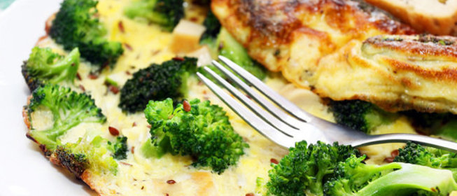 Омлет с брокколи и кешью