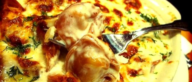 Пельмени в духовке под соусом