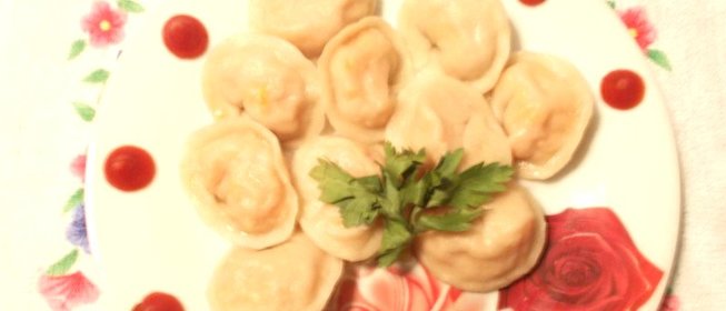 Вареники морковные с яйцом и томатом