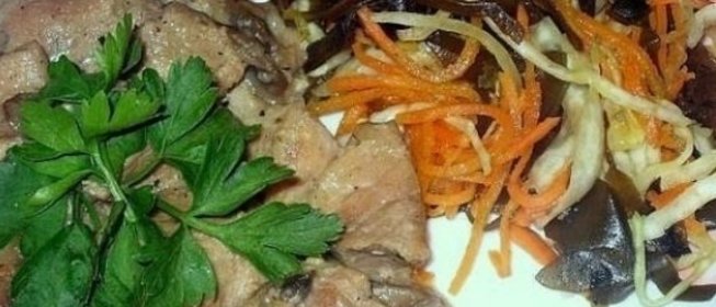 Свинина в молоке на сковороде