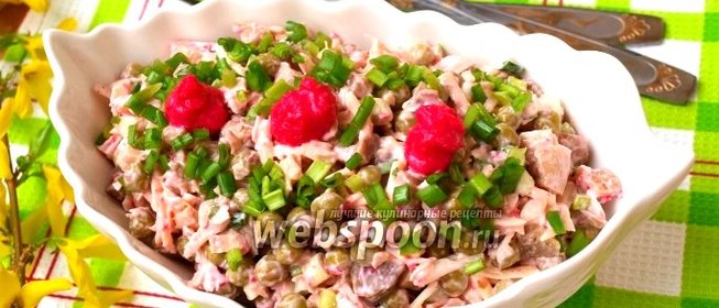 Салат с курицей, сыром и маринованными грибами