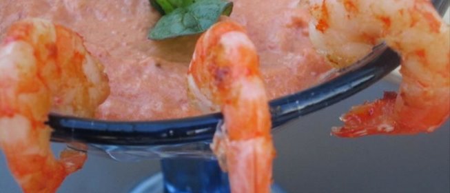 Креветочный коктейль с томатным дипом