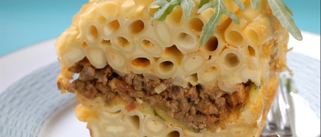 Макаронная запеканка с фаршем и цукини