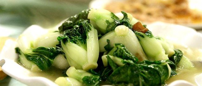 Жареный пак-чой с мирином и лимонной цедрой