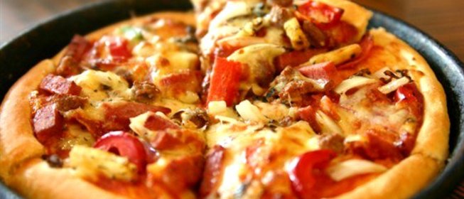 Пицца с пепперони и сладким перцем