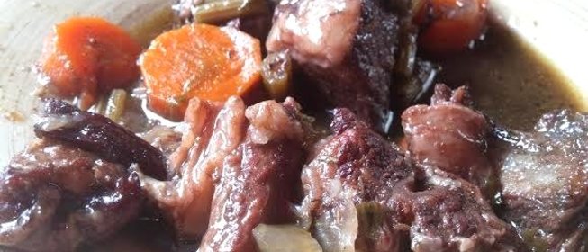 Говяжьи ребрышки в красном вине с черносмородиновым ликером