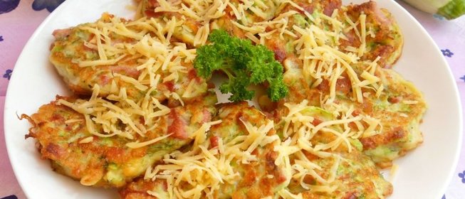 Оладьи из кабачков с сыром и колбасой