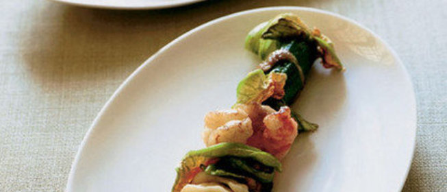 Клецки с креветками на шампуре