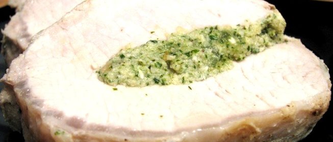 Свинина, фаршированная зеленью и орехами