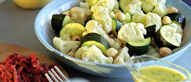 Овощная закуска с лимонно-базиликовой заправкой