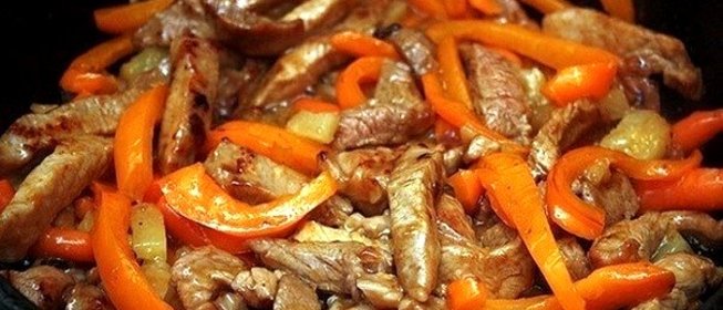 Жареная свинина с овощами