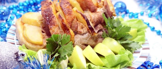 Свинина запеченная с яблоками