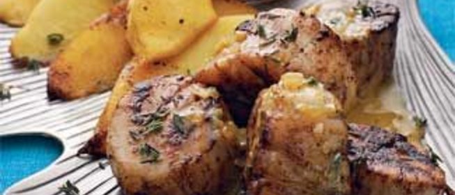 Морские гребешки с какао, айвой и апельсиновым соусом