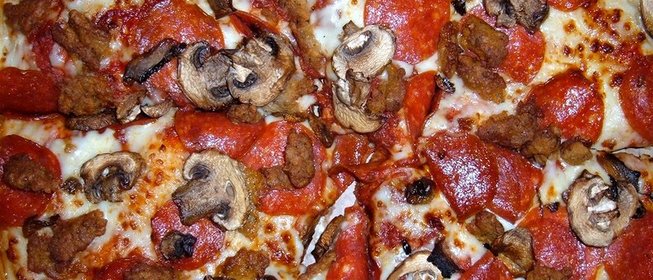 Пицца в домашних условиях с колбасой и грибами