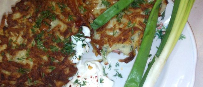 Картофельные драники со шпикачками