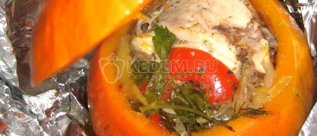Тыква, фаршированная курицей и овощами