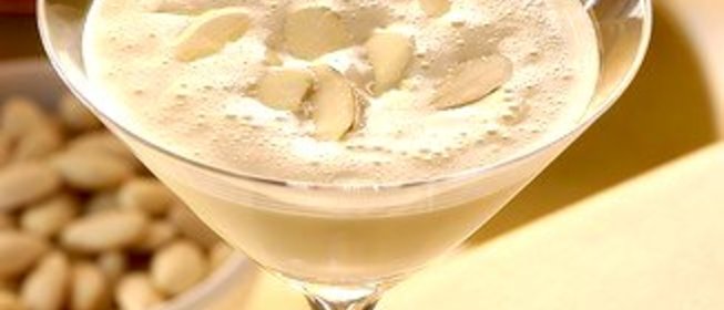 Новогодний яичный коктейль с виски (Snowball)