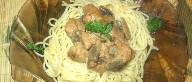 Свинина со сливками на сковороде