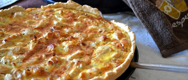 Пицца с курицей и колбасой